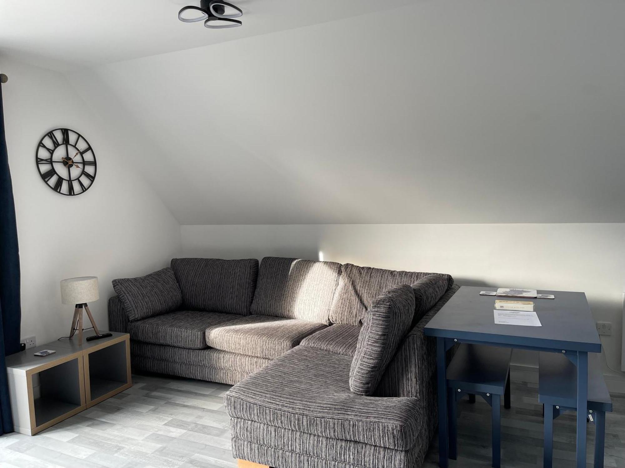 Lochside Loft - Self Catering Apartment For 2 In A Great Location For Inverness Airport And Both Cabot Highlands & Nairn Golf Courses Экстерьер фото