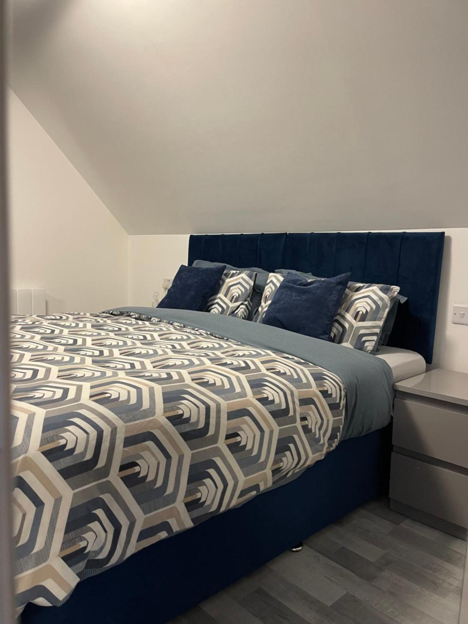 Lochside Loft - Self Catering Apartment For 2 In A Great Location For Inverness Airport And Both Cabot Highlands & Nairn Golf Courses Экстерьер фото