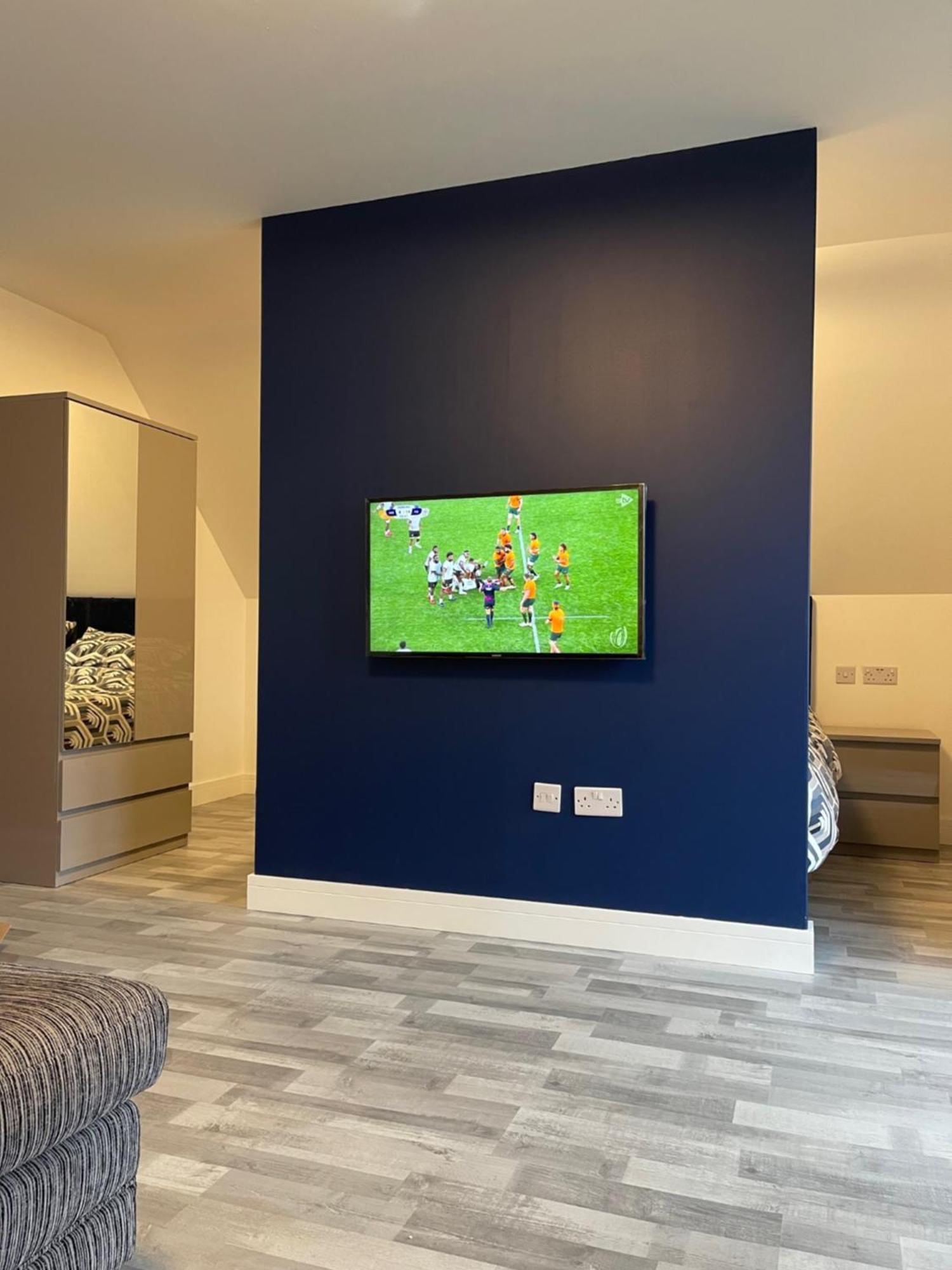 Lochside Loft - Self Catering Apartment For 2 In A Great Location For Inverness Airport And Both Cabot Highlands & Nairn Golf Courses Экстерьер фото